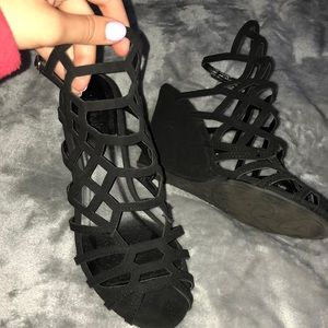Black wedges